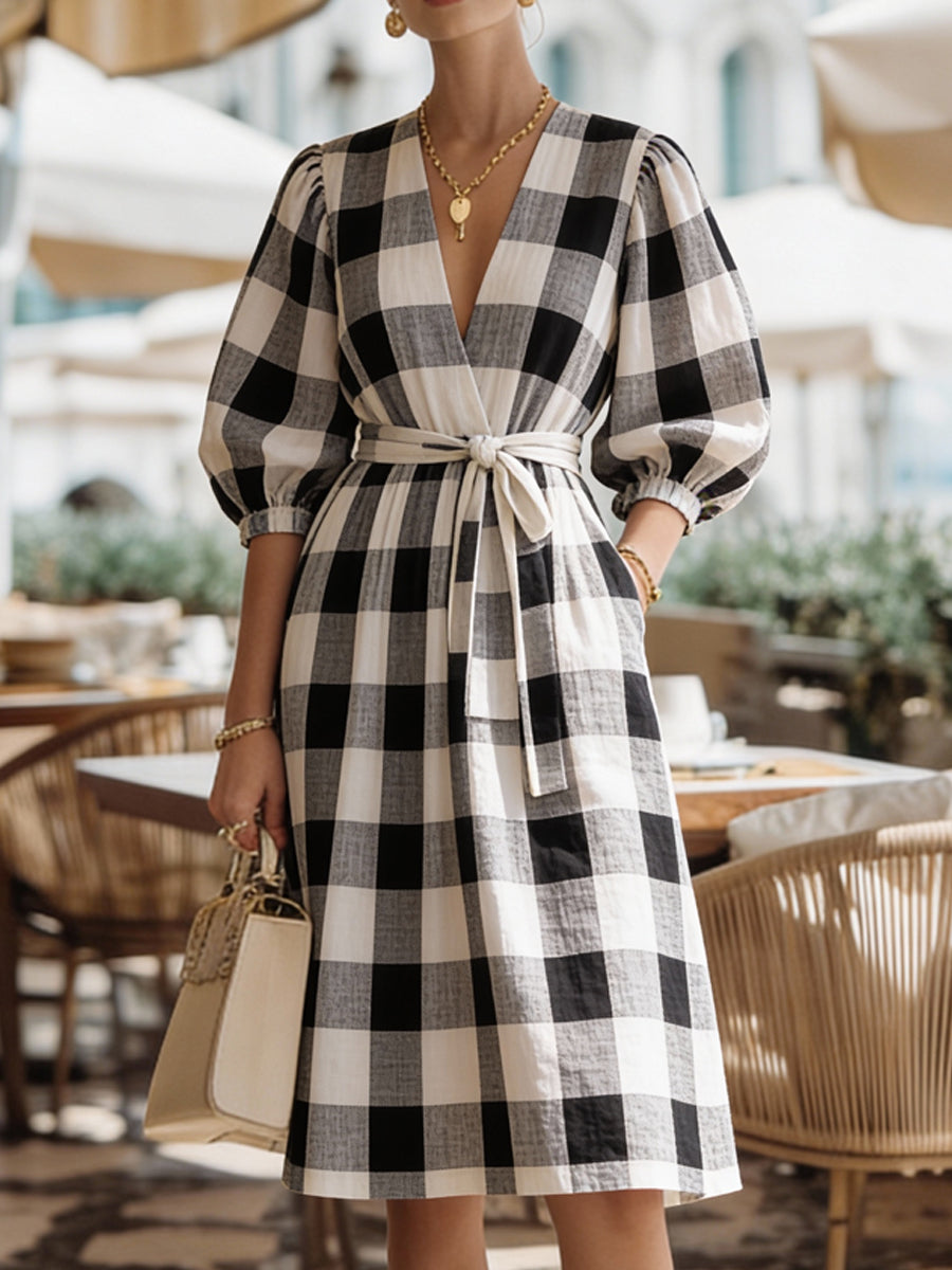 Gingham obleka midi z V-izrezom in nabranimi rokavi