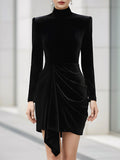 Črna žametna mini obleka s polo ovratnikom