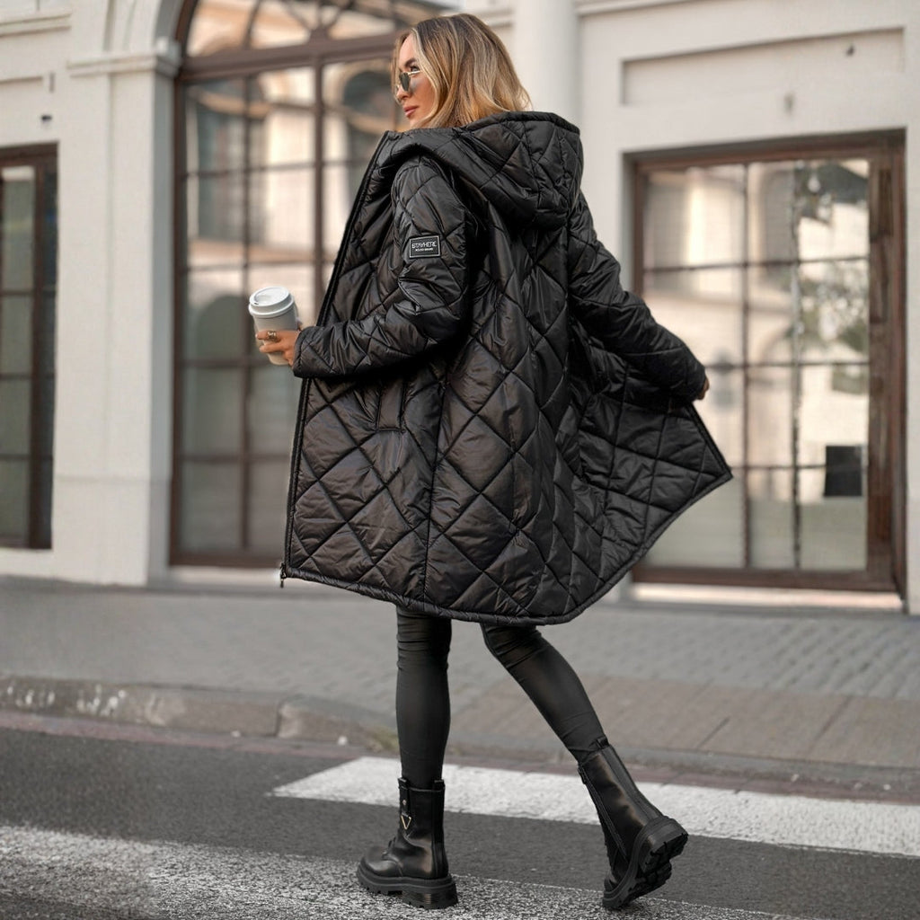 Sara | podložena plašč s kapuco za zimsko eleganco