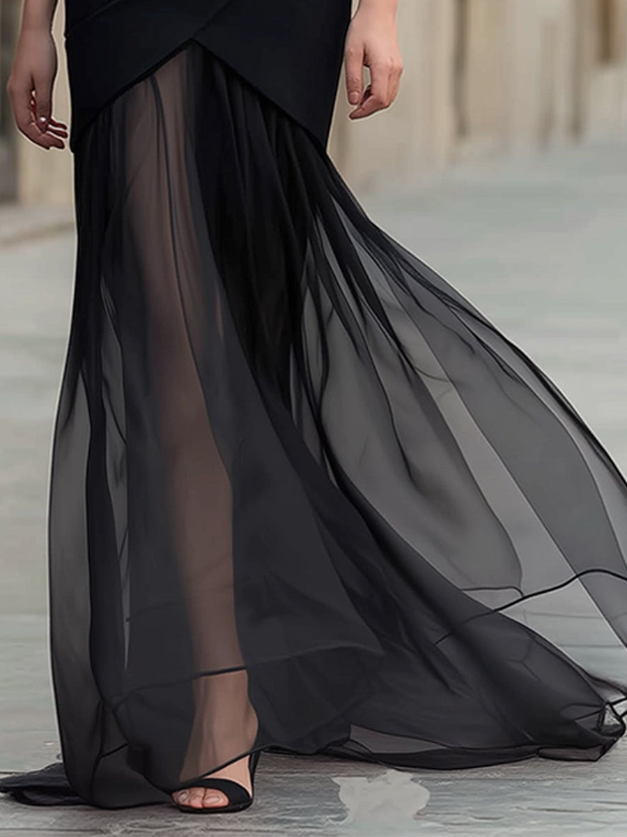 Črna nabirana večerna obleka s srčastim izrezom in prosojnimi paneli