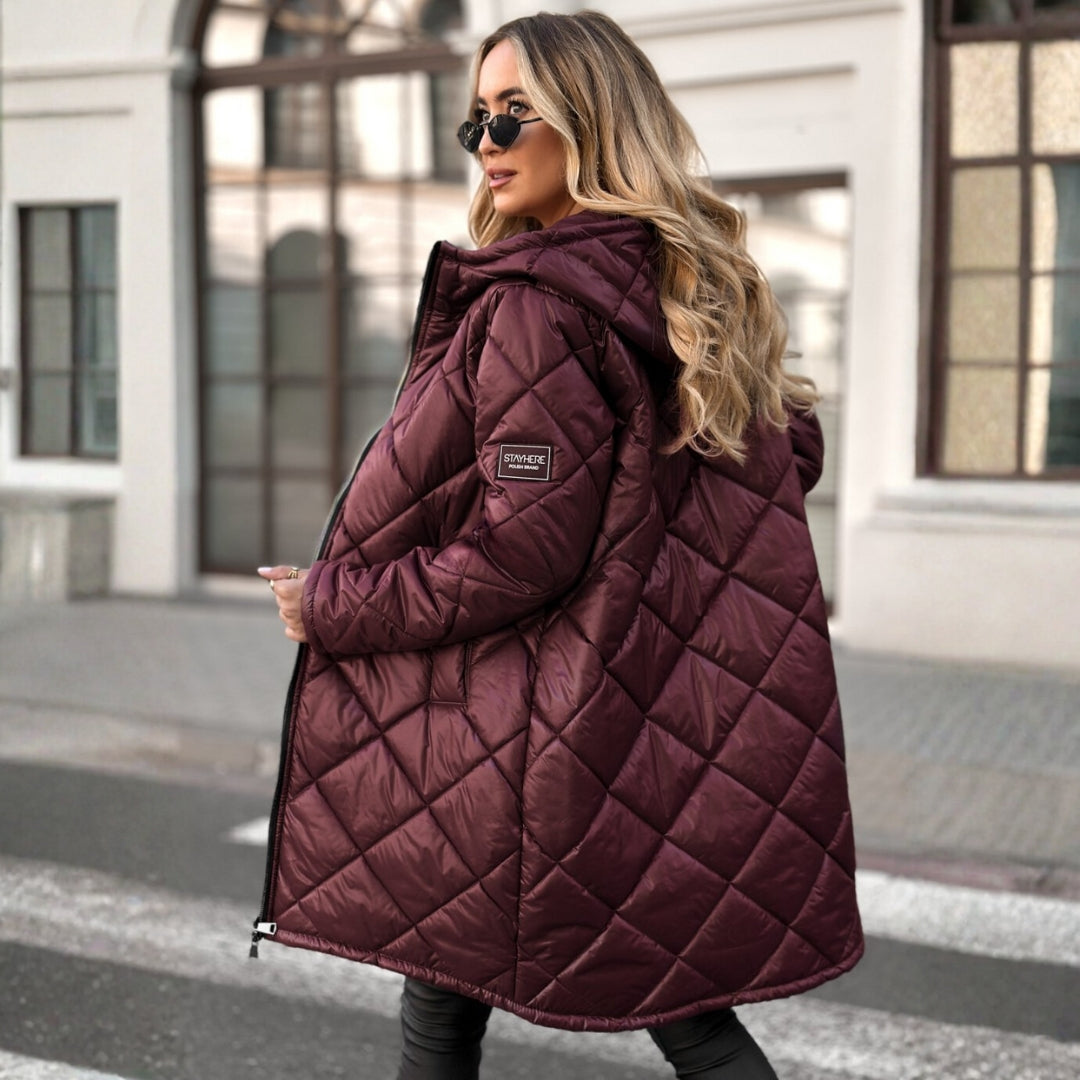 Sara | podložena plašč s kapuco za zimsko eleganco