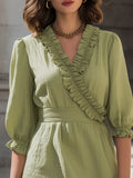 Ruffled V-Neck Pas Ustvarjen Mini Obleka v Mehki Olivno Zeleni