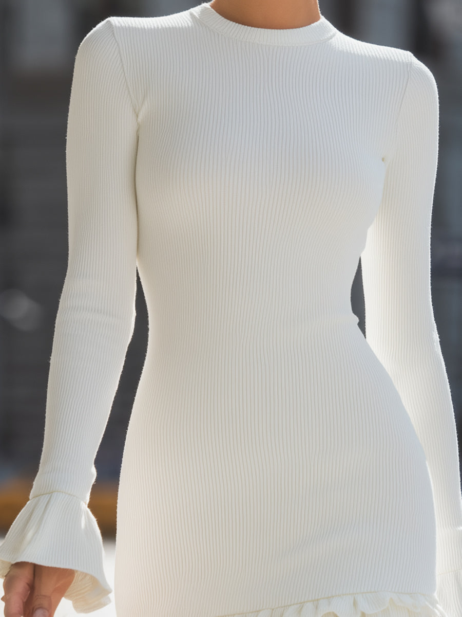 Bela rebrasta obleka bodycon z volančki