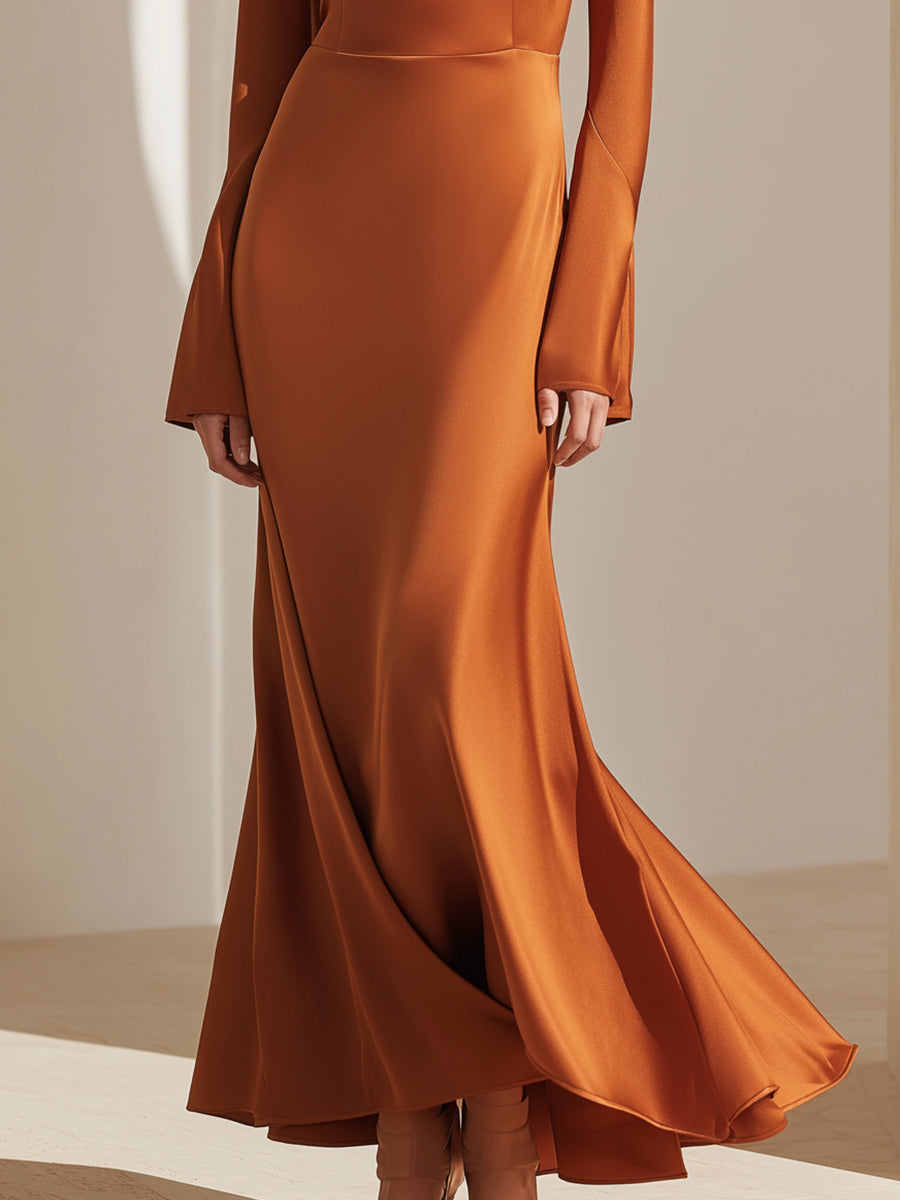 Elegantna maksi obleka iz satena z dolgimi rokavi