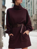 Burgundska turtleneck obleka s pasom
