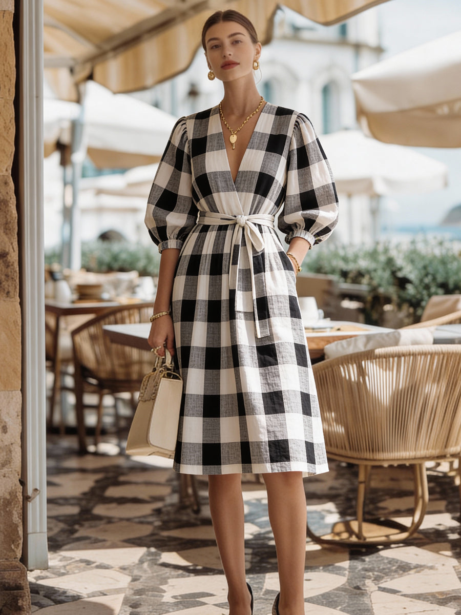 Gingham obleka midi z V-izrezom in nabranimi rokavi